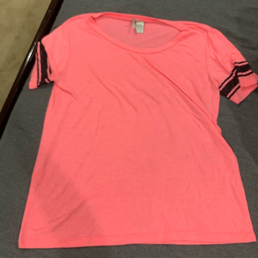 pink shirt
